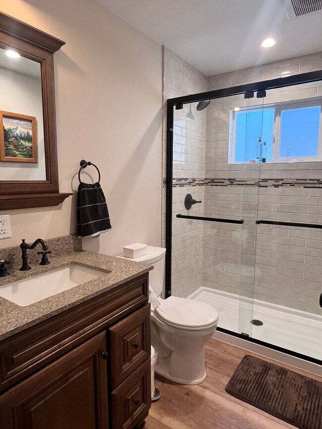 Building Photo - Donner Lake Ski Lease 26/27  — Fully Remodeled Home