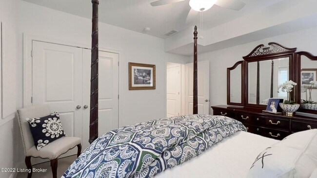 Building Photo - Enviable 4 bedroom and 3.5 bath home with 3 car garage available in North Commons