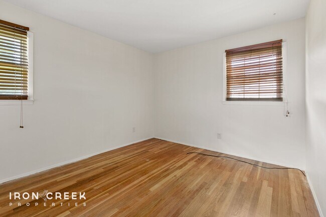 Building Photo - Beautiful Two-Bedroom with Fenced Yard in ...