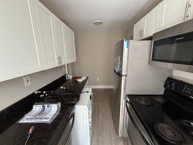 Building Photo - 213 Golden Hill St