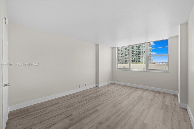 Building Photo - 3301 NE 5th Ave