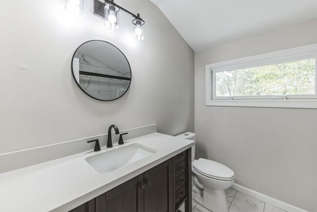 Building Photo - 9302 Holbrook Dr