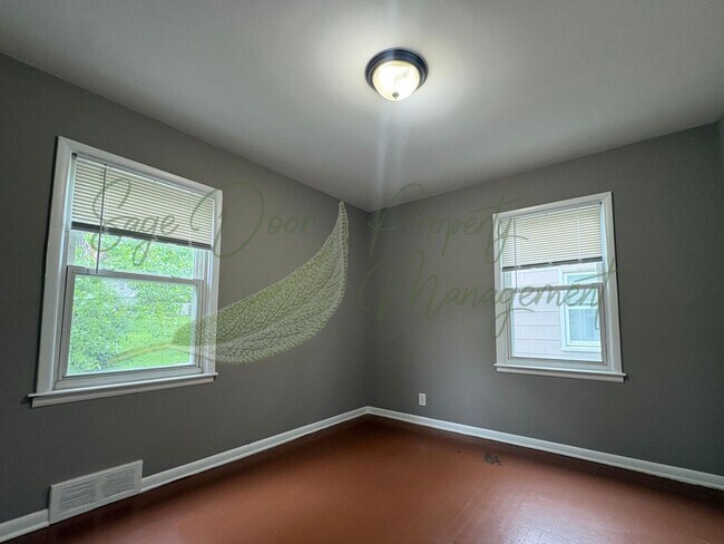 Building Photo - DUPLEX IN INDEPENDENCE