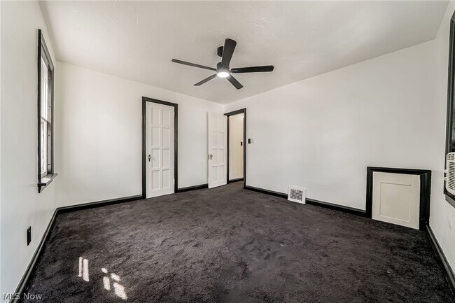 Building Photo - 3995 E 154th St