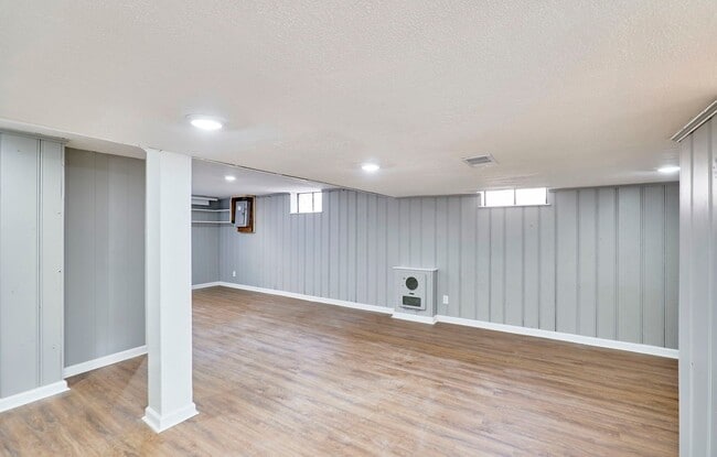 Building Photo - 7361 Melrose Ave