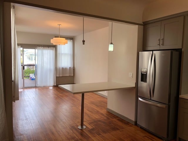 Kitchen facing living room/back deck - 1542 Hayes St