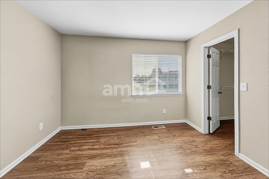 Building Photo - 4995 Fundy St