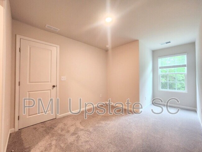 Building Photo - 810 Sandbach Rd