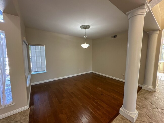 Building Photo - Single Story 3 Bedroom Home for Rent in Newhall!