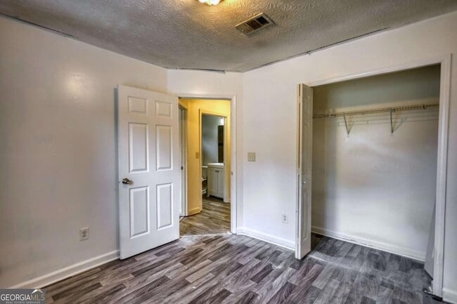 Building Photo - 2119 Briar Glen Ln SW