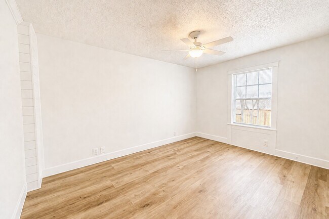 Building Photo - 7 Carol Ct