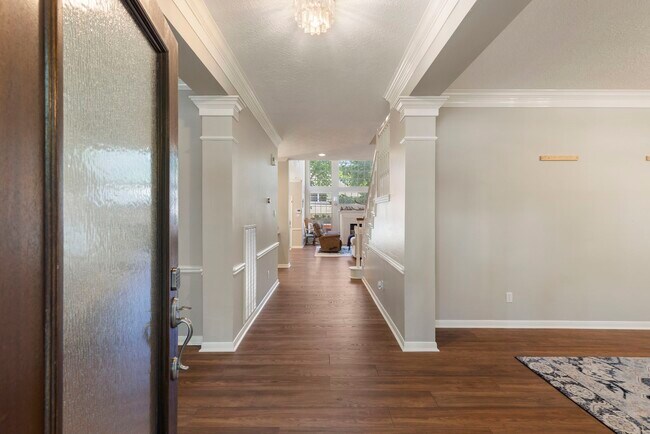 Building Photo - 10 Scenic Mill Pl