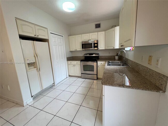 Building Photo - 7231 NW 174th Terrace