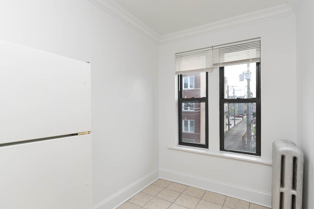 Building Photo - 2704 N Sawyer Ave