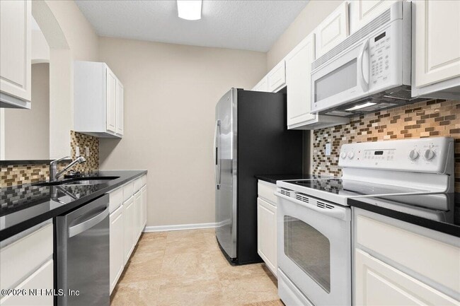 Building Photo - 10550 Baymeadows Rd