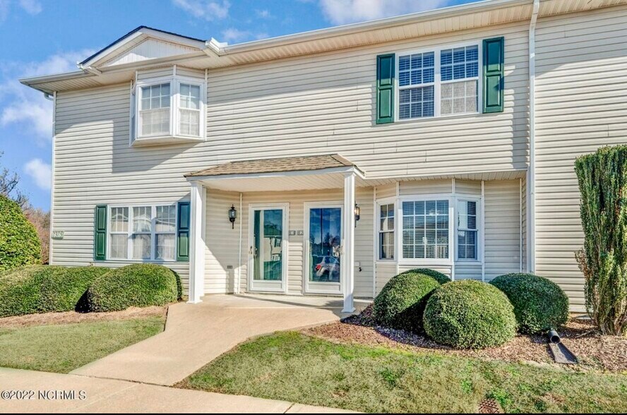 Primary Photo - 2375 Vineyard Dr