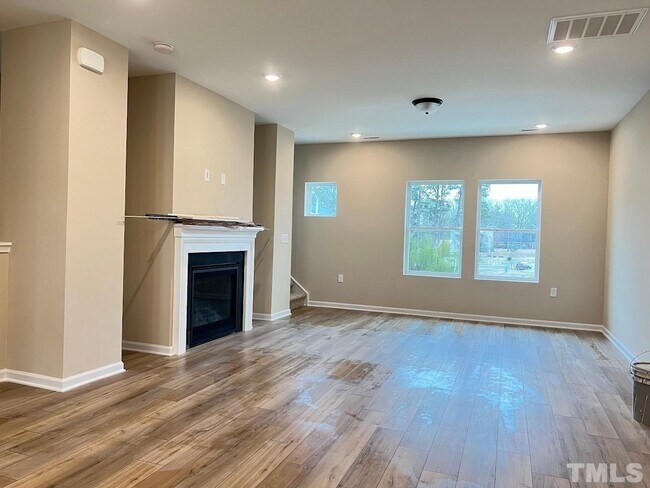 Building Photo - 4 Bedroom Luxury Townhome close to Raleigh Downtown