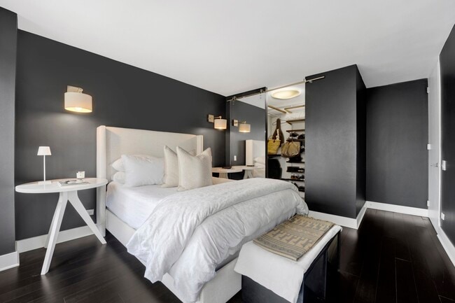 Building Photo - 30 E Huron St