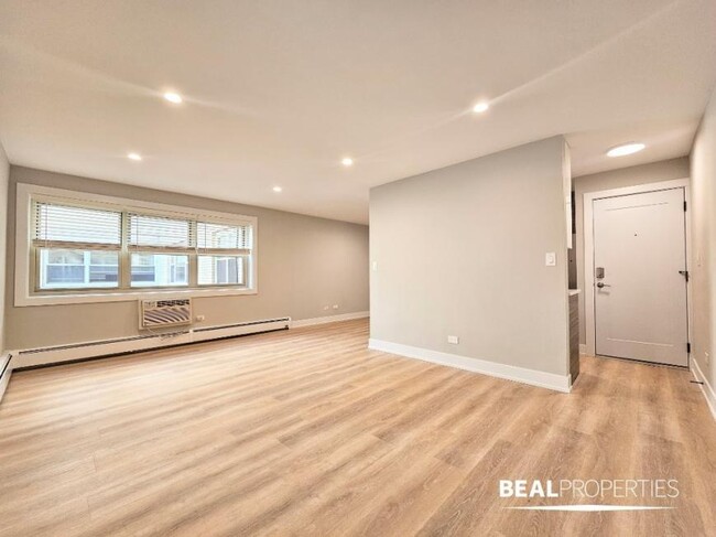 Building Photo - 1 bedroom in CHICAGO IL 60657
