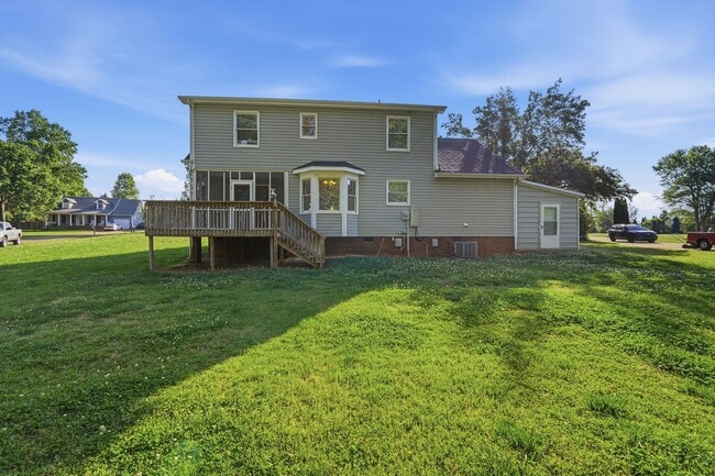 Building Photo - Spacious 4BR with Beautiful Backyard Retreat!