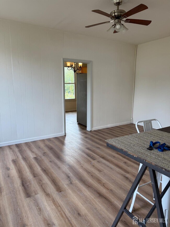 Building Photo - 400 High St