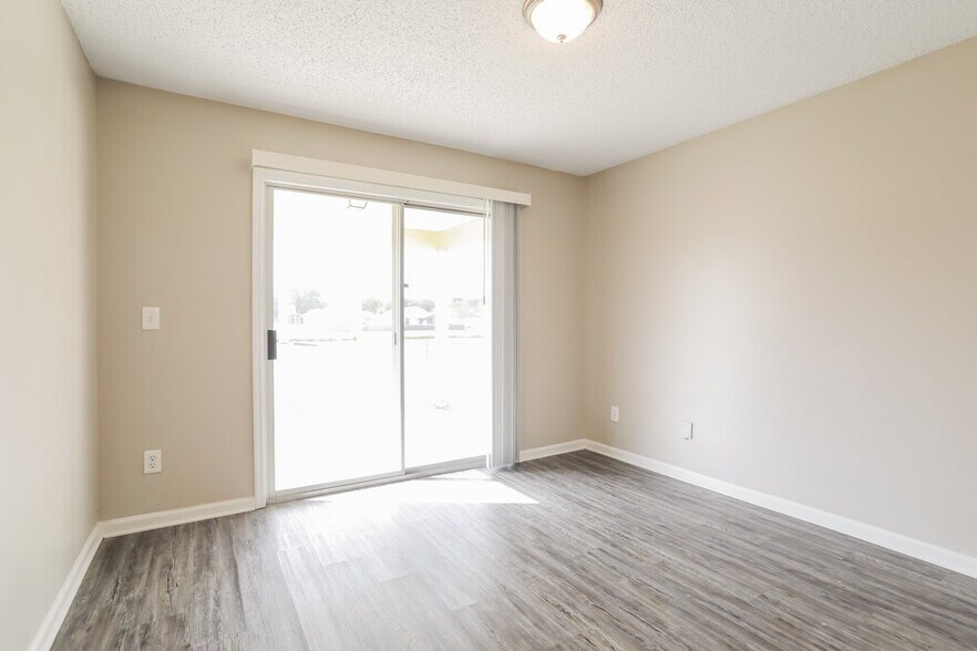 Building Photo - 1936 Hunters Trace Cir