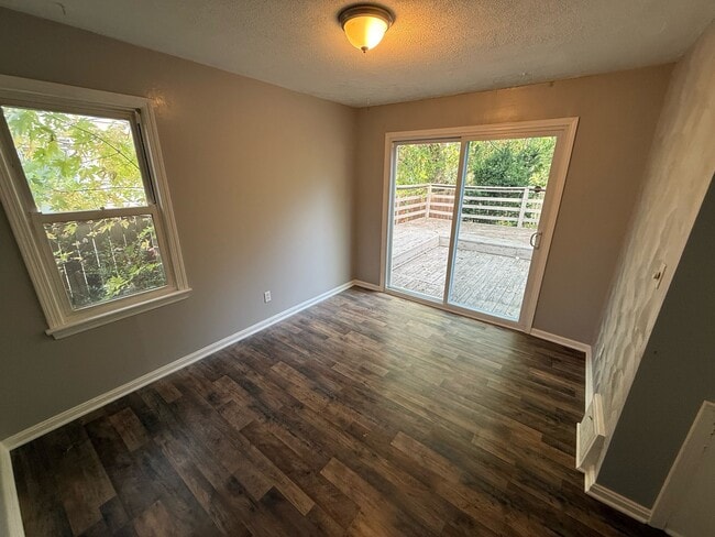 Building Photo - 1181 Hilltop Dr