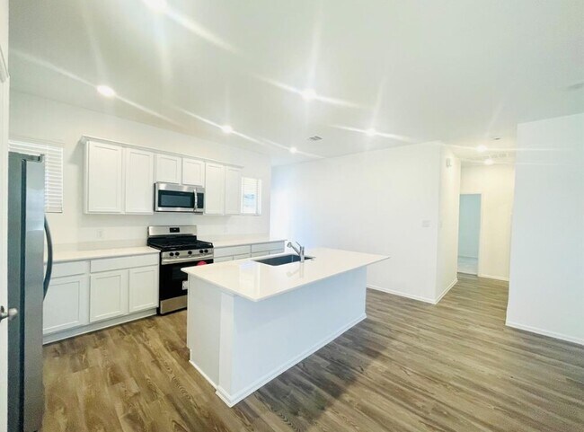 Building Photo - 3619 River Sand Rd