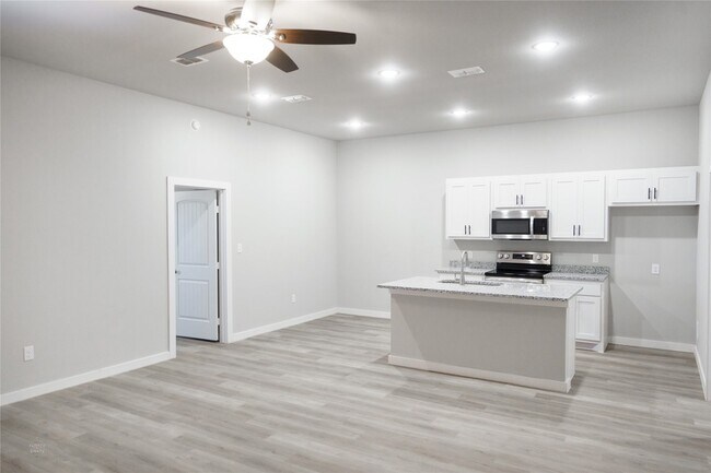 Building Photo - 6120 Princess Ln