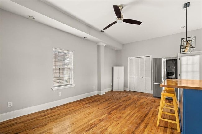 Building Photo - 66 Weyman Ave SW