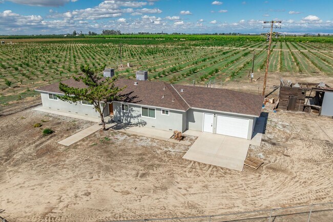 Building Photo - 8416 E American Ave