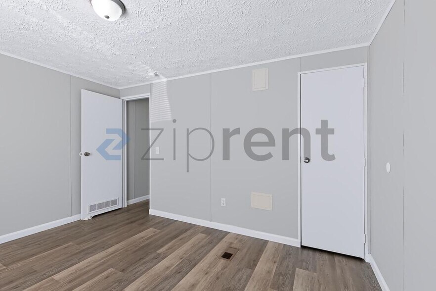 Building Photo - Unit 303