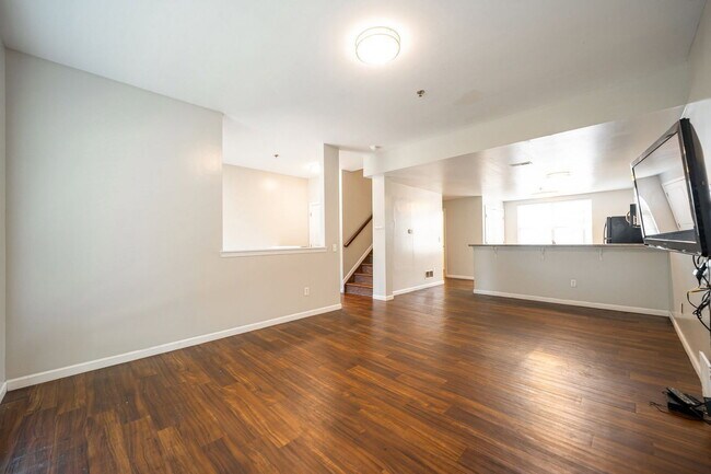 Building Photo - 251 E 12th Ave