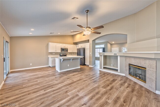 Building Photo - 8880 Wallaby Ln