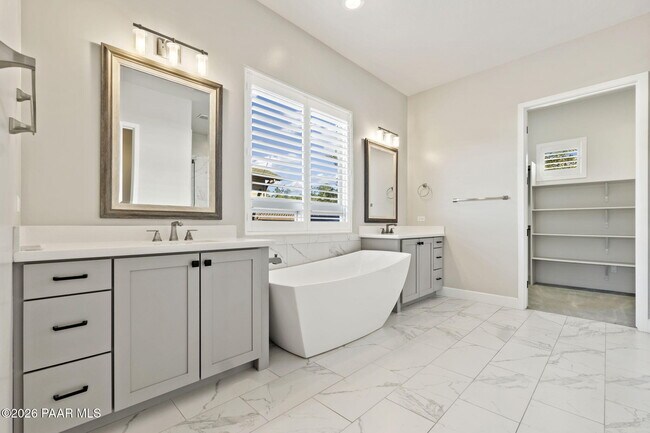 Building Photo - 1476 Sierry Peaks Dr