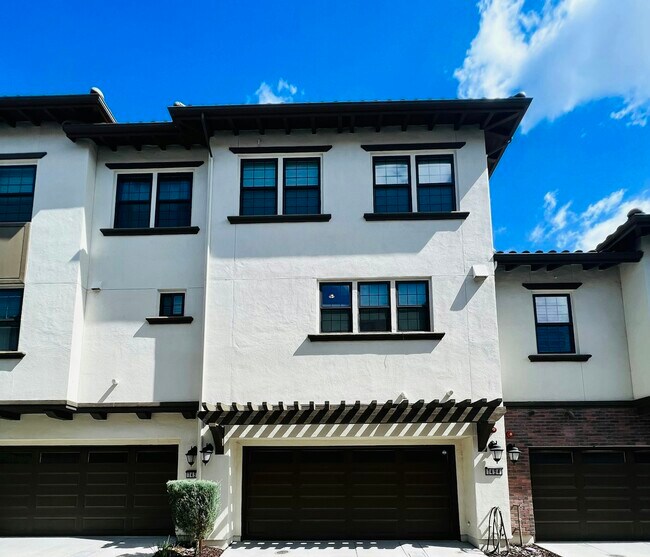 Building Photo - 1494 Arcangel Ter