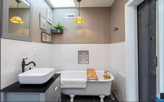 Building Photo - 148.5 Union St