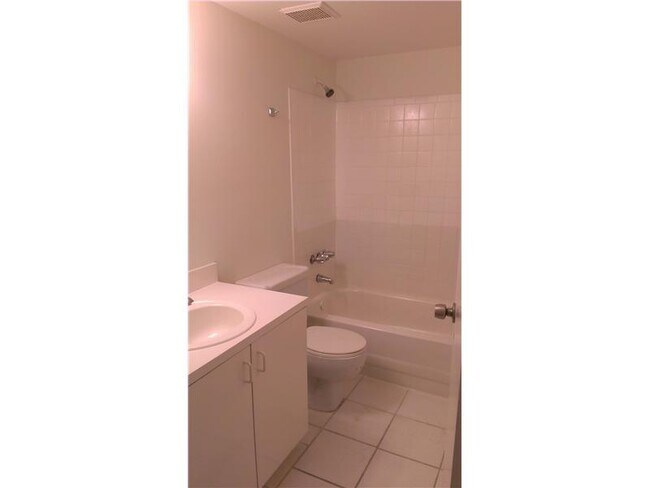 Building Photo - 1825 W 56th St