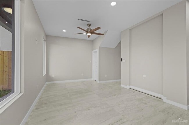 Building Photo - 18 Corales St