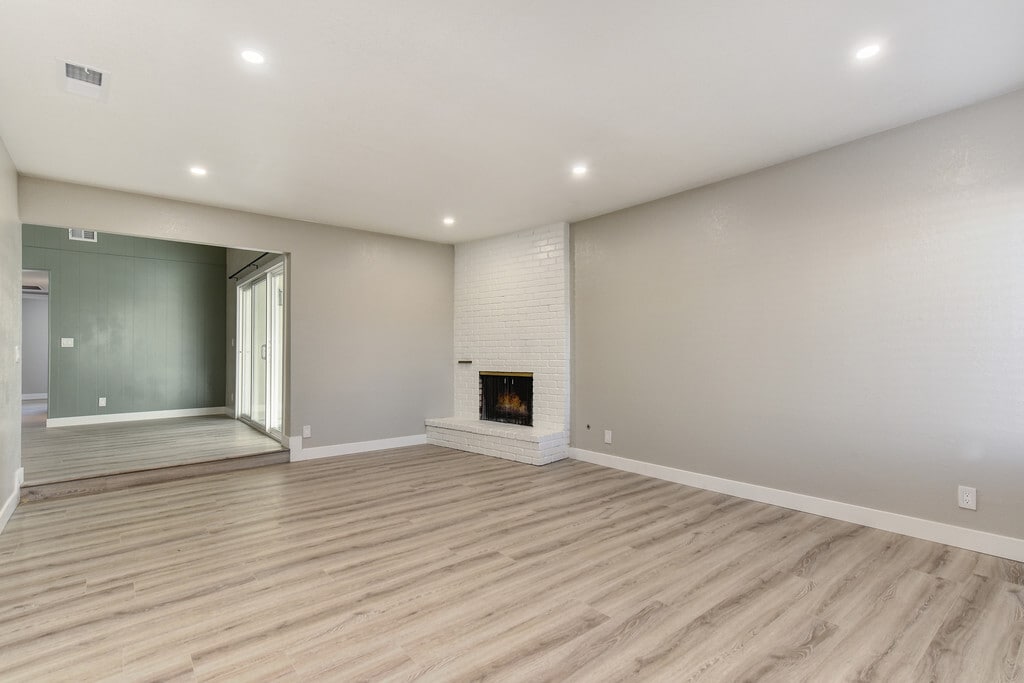 Building Photo - 9626 Knickers Ct