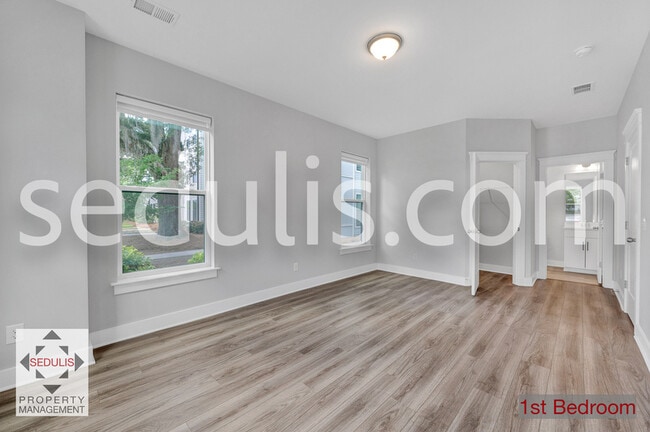 Building Photo - 4555 Mixson Ave