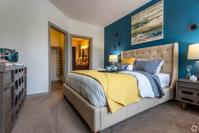 Building Photo - More Space, More Savings – Up to 6 Weeks F...