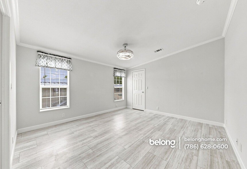 Building Photo - 5211 SW 34th St