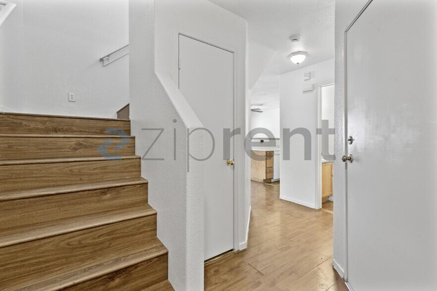 Building Photo - Unit 120