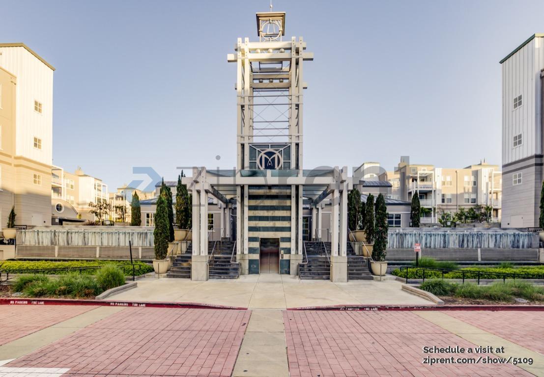 Building Photo - Unit 222