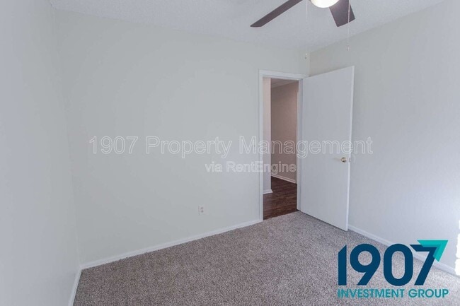 Building Photo - 1008 NW 7th Pl