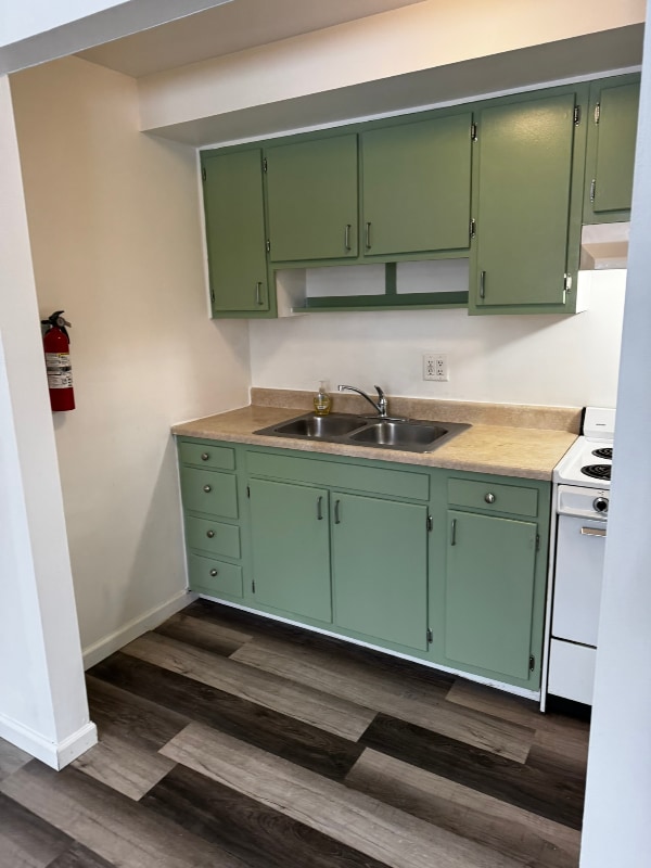 Building Photo - 460 Wells Dr