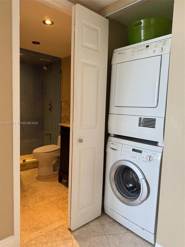 Building Photo - 3180 S Ocean Dr