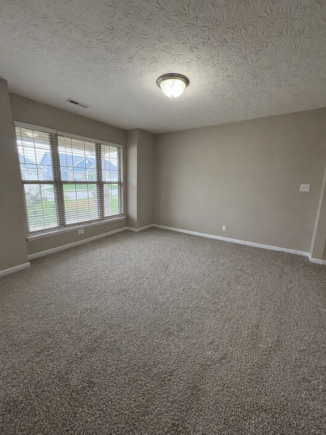 Building Photo - 4 BR WITH OFFICE