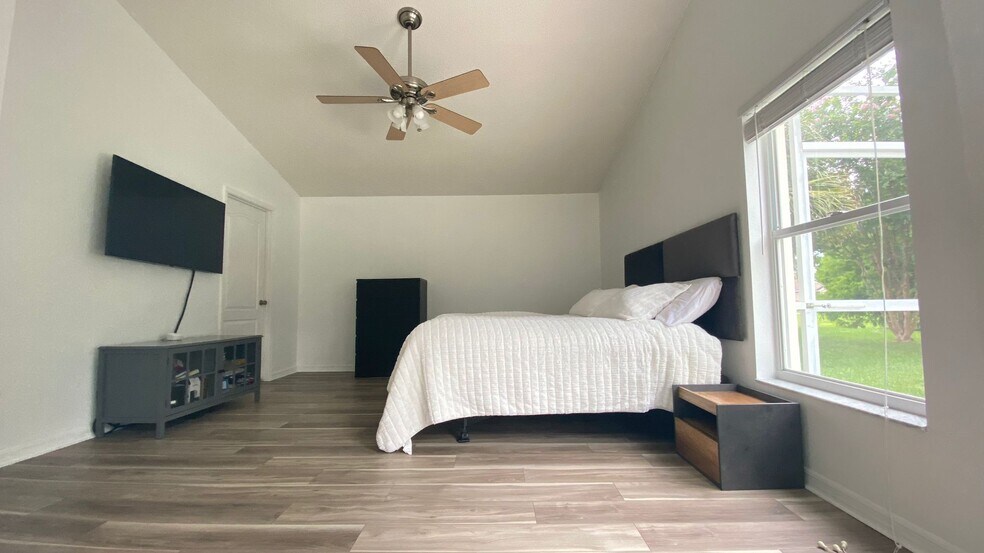 Building Photo - 2840 Runyon Cir